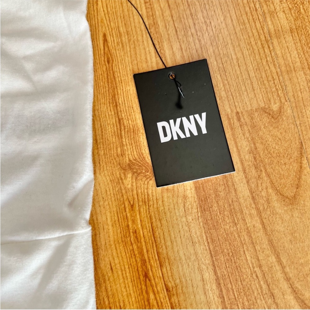 DKNY White Short-Sleeve Tee with Hot Pink Logo - Picture 4 of 6